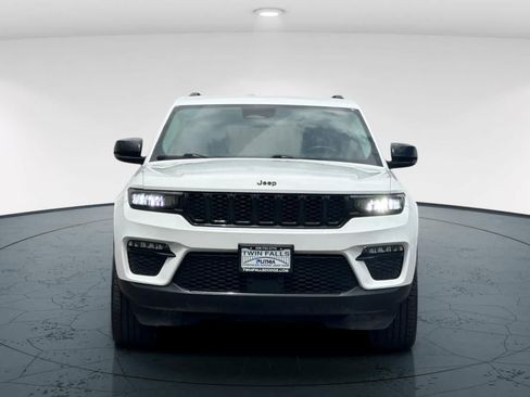 Used 2023 Jeep Grand Cherokee Limited w/ Black Appearance Package AWD/4WD image 10