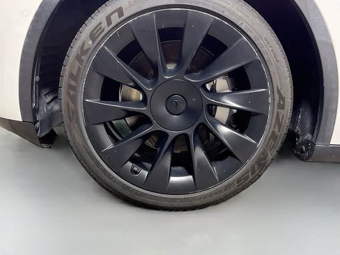 Used 2021 Tesla Model Y 2WD image 14