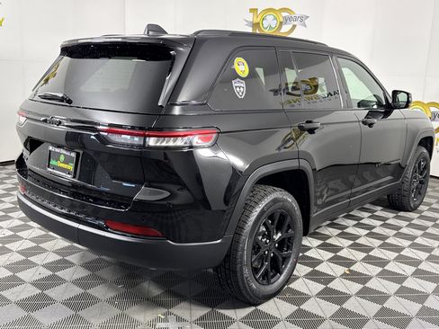 New 2025 Jeep Grand Cherokee Altitude image 7