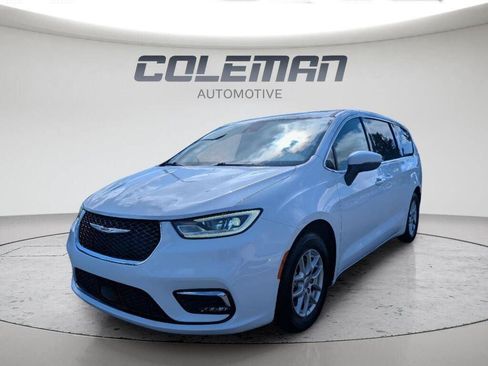 Used 2023 Chrysler Pacifica Touring-L FWD image 21