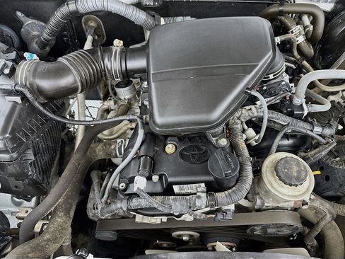 Used 2019 Toyota Tacoma SR image 32