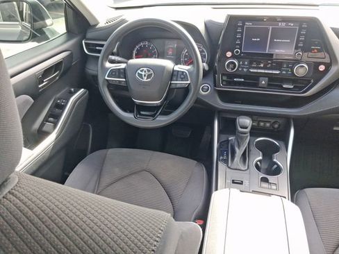 Used 2021 Toyota Highlander L FWD image 8