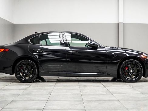 Used 2022 Alfa Romeo Giulia Ti image 6