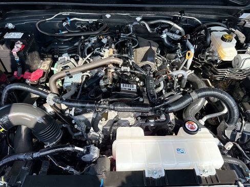 Certified 2025 Toyota Tacoma SR image 18