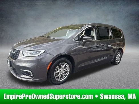 Used 2021 Chrysler Pacifica Touring image 1