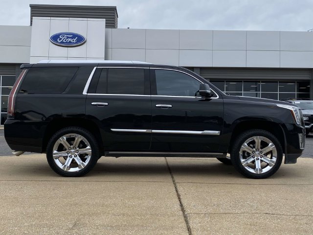 Used 2016 Cadillac Escalade Platinum AWD/4WD image 2