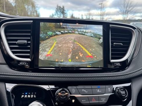 New 2026 Chrysler Pacifica Select image 25