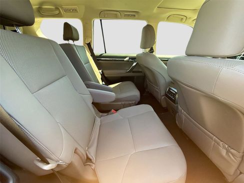 Used 2023 Lexus GX 460 Premium image 30