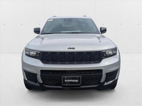 New 2025 Jeep Grand Cherokee L Altitude image 11