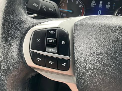 Used 2023 Ford Explorer XLT w/ Equipment Group 202A AWD/4WD image 4