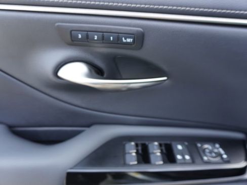 Used 2022 Lexus ES 350 w/ Premium Package FWD image 9