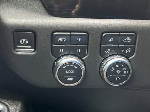 Used 2022 GMC Sierra 1500 SLT w/ SLT Convenience Package image 33