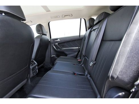 Used 2022 Volkswagen Tiguan SE AWD/4WD image 33