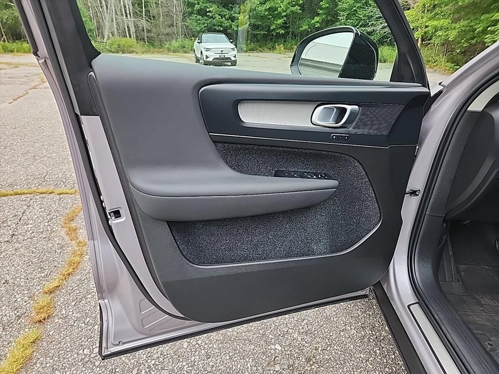 Certified 2026 Volvo XC40 B5 Plus AWD/4WD image 26