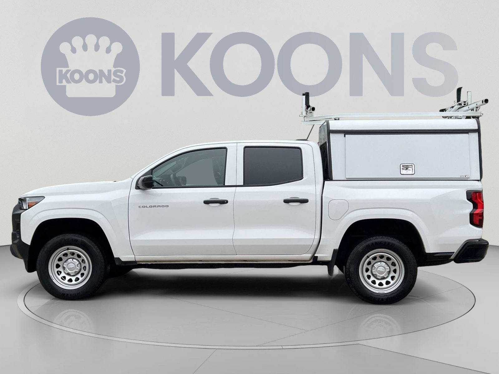 Used 2025 Chevrolet Colorado W/T RWD image 2