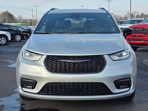 New 2026 Chrysler Pacifica Limited image 4