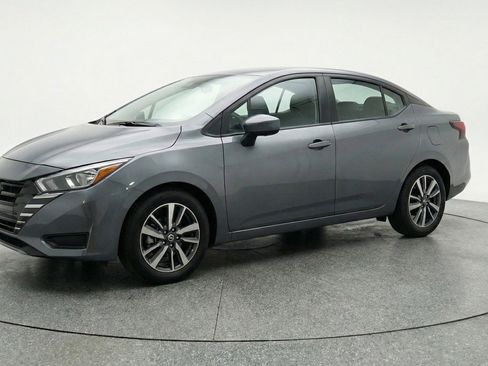 Used 2025 Nissan Versa SV image 3