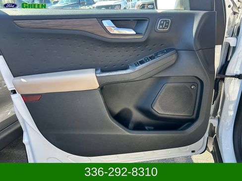 Used 2020 Ford Escape Titanium AWD/4WD image 10