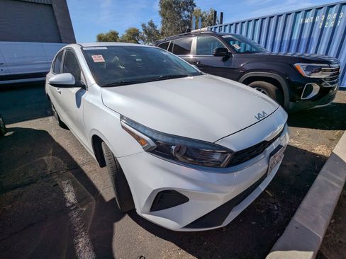 Used 2023 Kia Forte LXS image 3
