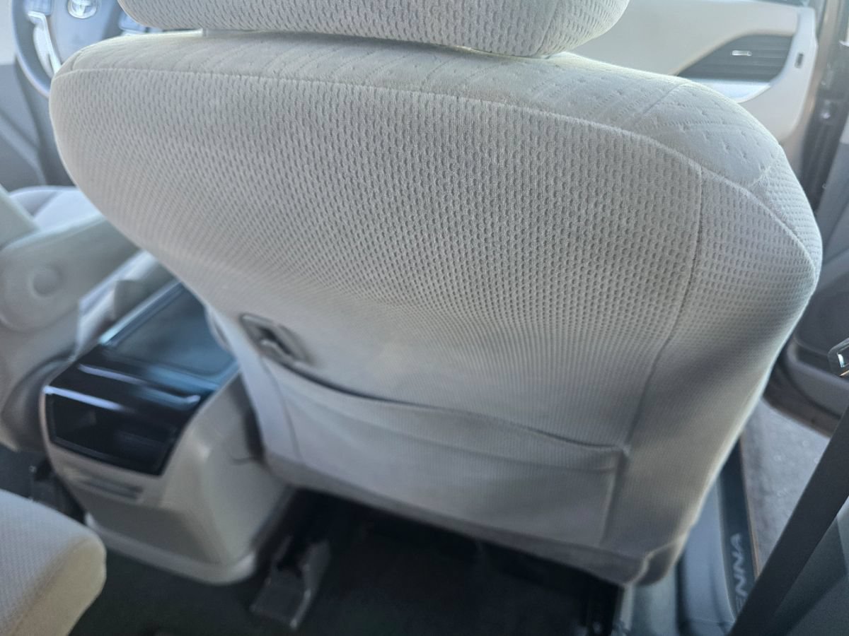 Used 2017 Toyota Sienna LE FWD image 31