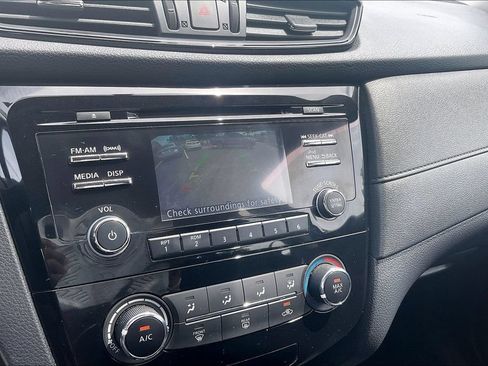 Used 2017 Nissan Rogue S AWD/4WD image 24
