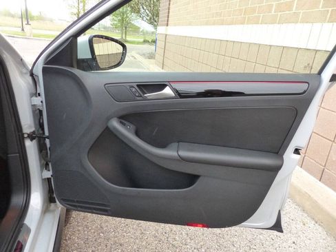 Used 2017 Volkswagen Jetta GLI FWD image 34