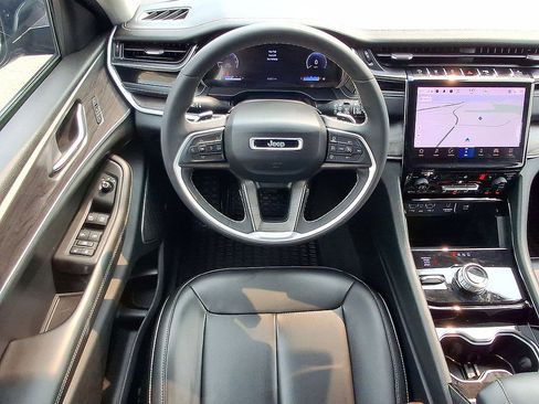 Used 2023 Jeep Grand Cherokee L Limited w/ Black Appearance Package AWD/4WD image 27