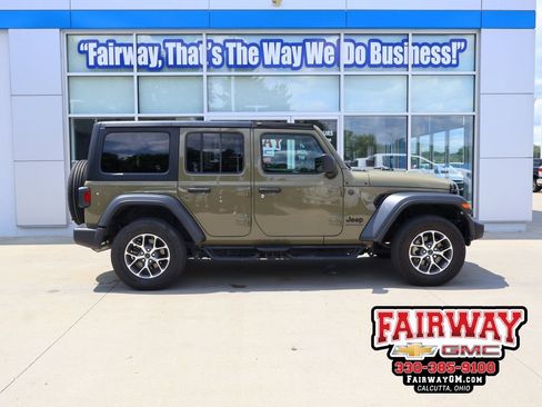Used 2025 Jeep Wrangler Unlimited Sport AWD/4WD image 1