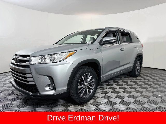Used 2018 Toyota Highlander XLE FWD image 3