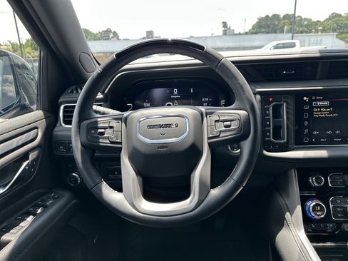 Used 2024 GMC Yukon XL Denali w/ Denali Reserve Package AWD/4WD image 18