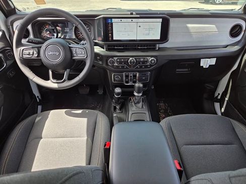 Used 2025 Jeep Wrangler Unlimited Sport AWD/4WD image 13
