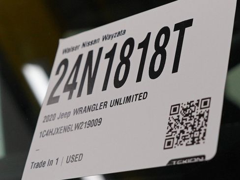 Used 2020 Jeep Wrangler Unlimited Sahara AWD/4WD image 31