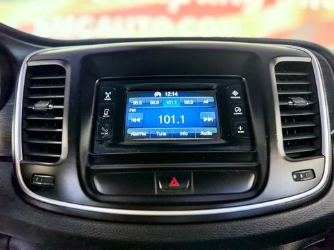 Used 2015 Chrysler 200 Limited image 28
