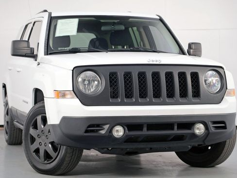 Used 2015 Jeep Patriot Sport w/ Power Value Group FWD image 2