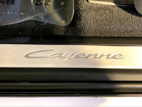 Used 2024 Porsche Cayenne Coupe image 19