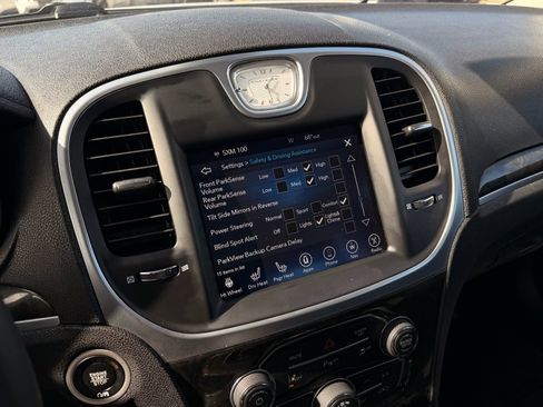 Used 2017 Chrysler 300 C w/ Safetytec Plus Group image 33