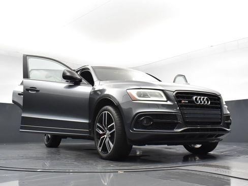 Used 2017 Audi SQ5 Premium Plus AWD/4WD image 32