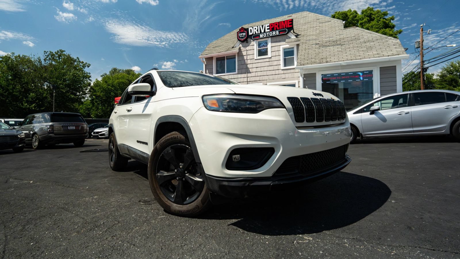 Used 2019 Jeep Cherokee Latitude Plus AWD/4WD image 1
