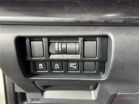 Used 2022 Subaru Crosstrek 2.5i Sport w/ Moonroof Package image 19