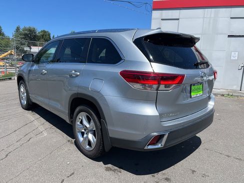 Used 2017 Toyota Highlander Limited AWD/4WD image 6
