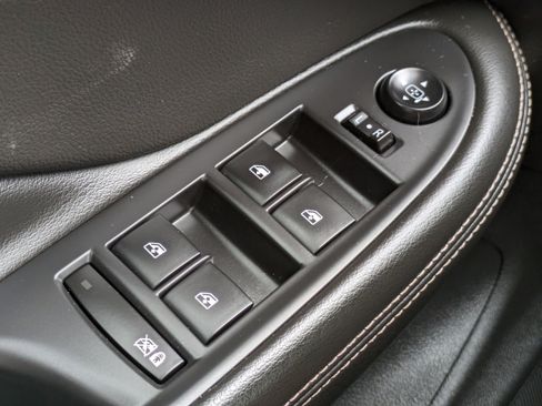 Used 2017 Buick Envision Premium w/ Driver Confidence Package image 27