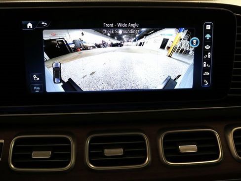 Used 2024 Mercedes-Benz GLS 580 4MATIC image 12