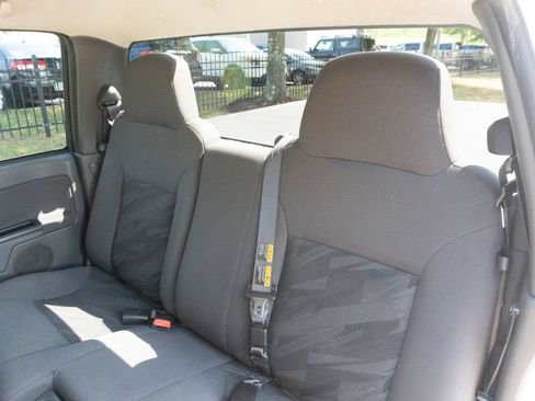 Used 2005 Chevrolet Colorado LS RWD image 17