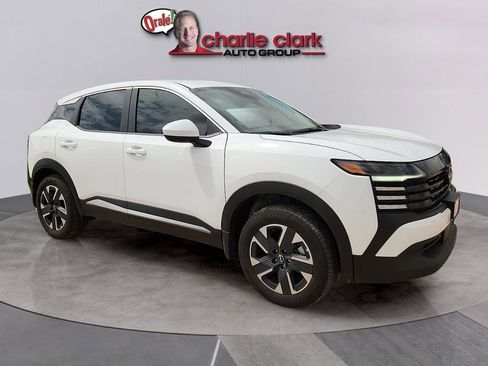 Used 2025 Nissan Kicks SV AWD/4WD image 6