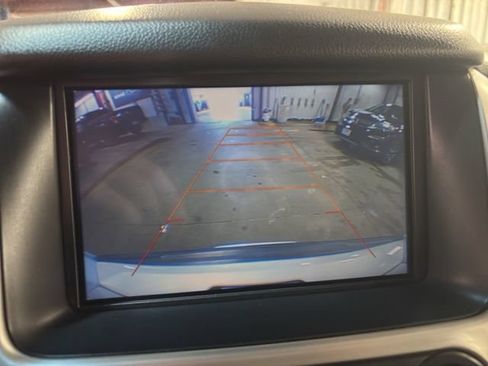 Used 2016 GMC Yukon XL SLT w/ Open Road Package AWD/4WD image 3