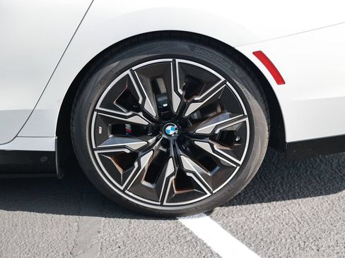 Used 2025 BMW i7 M70 w/ Executive Package AWD/4WD image 10