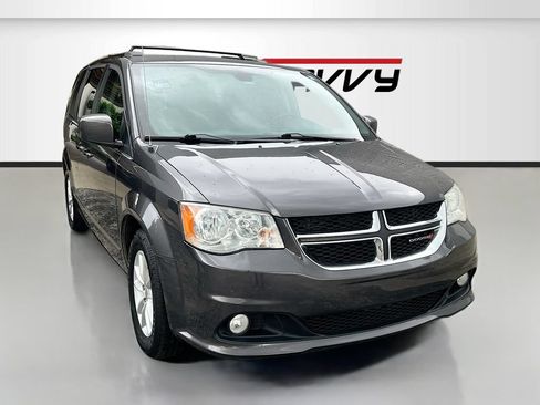 Used 2019 Dodge Grand Caravan SXT FWD image 1