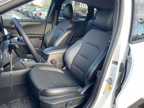 New 2023 Ford Escape SE image 13
