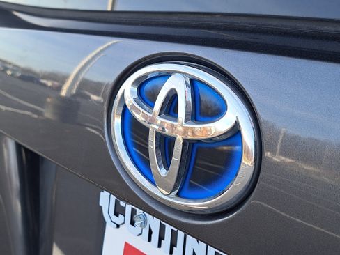 Used 2017 Toyota Prius Two image 7