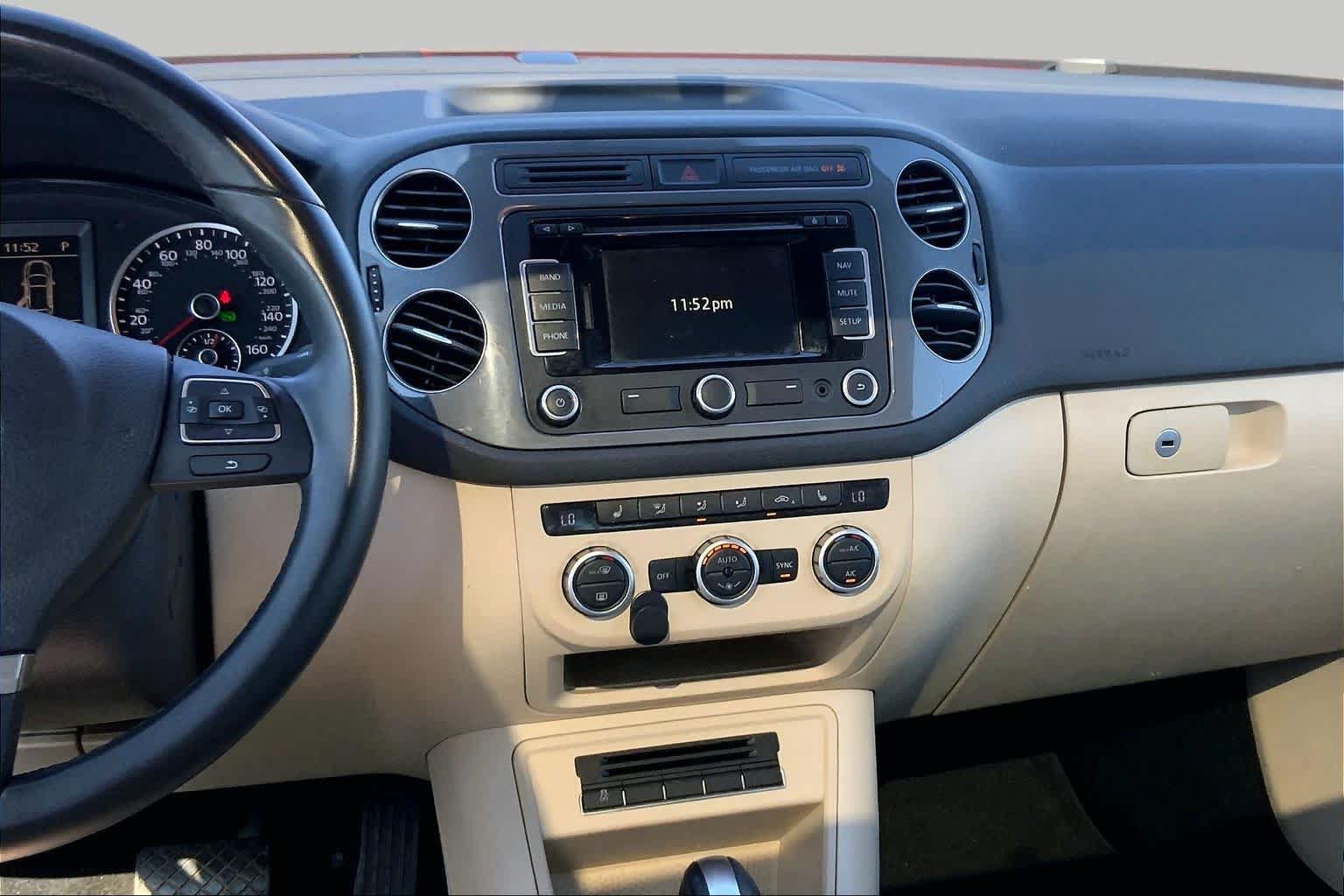Used 2015 Volkswagen Tiguan SEL FWD image 7